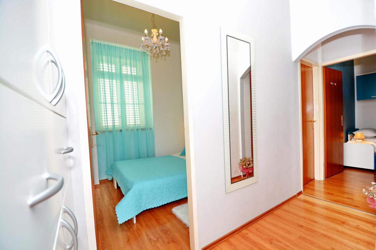 Miranda Apartments Zara Esterno foto