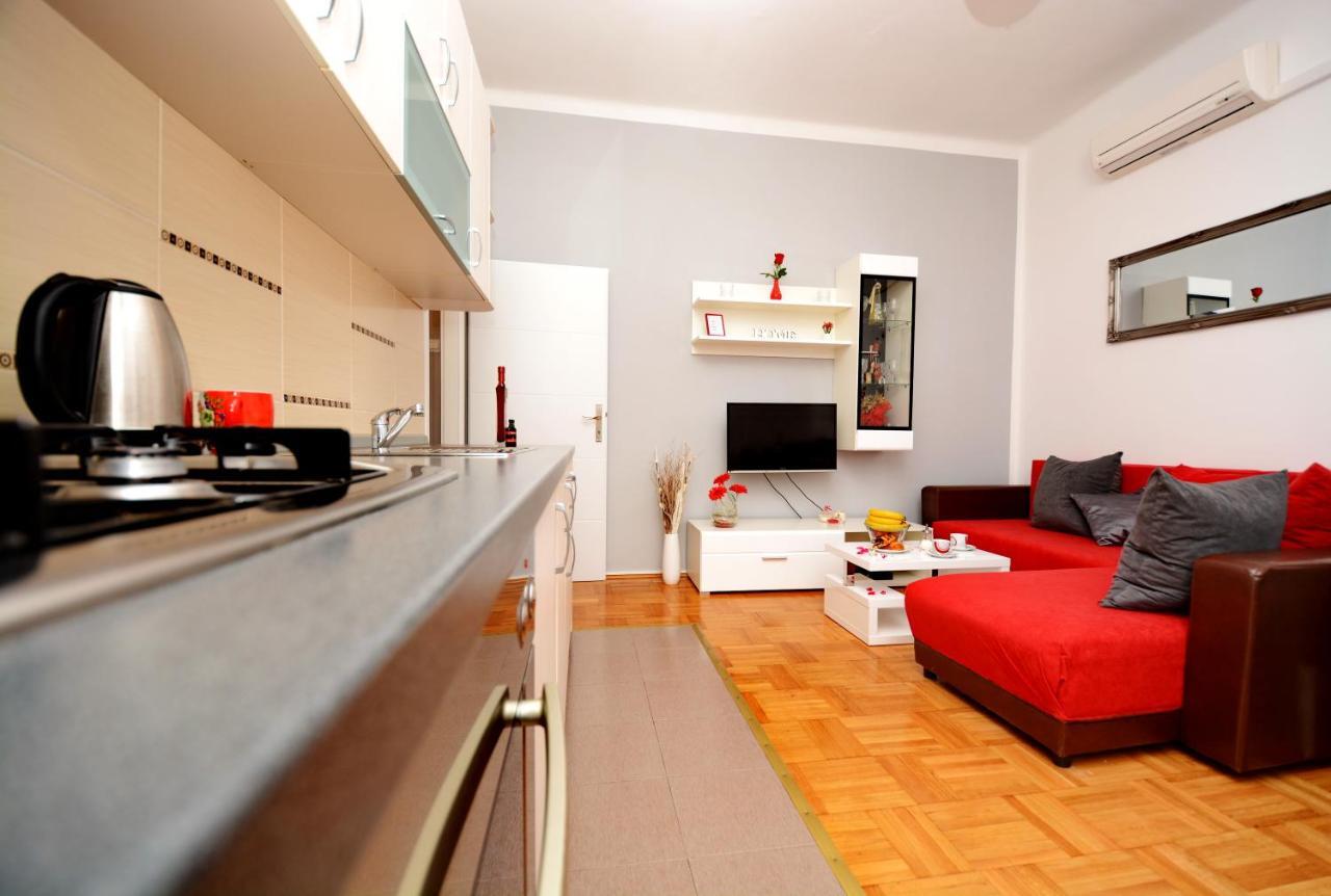 Miranda Apartments Zara Esterno foto